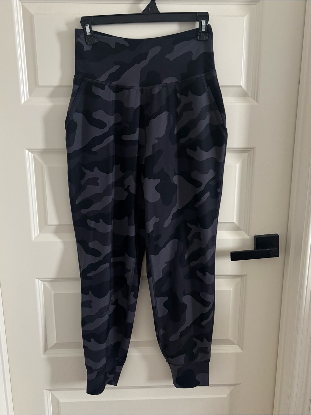 Old Navy Active High-Waist Camo Jogger Pants - Black/Grey